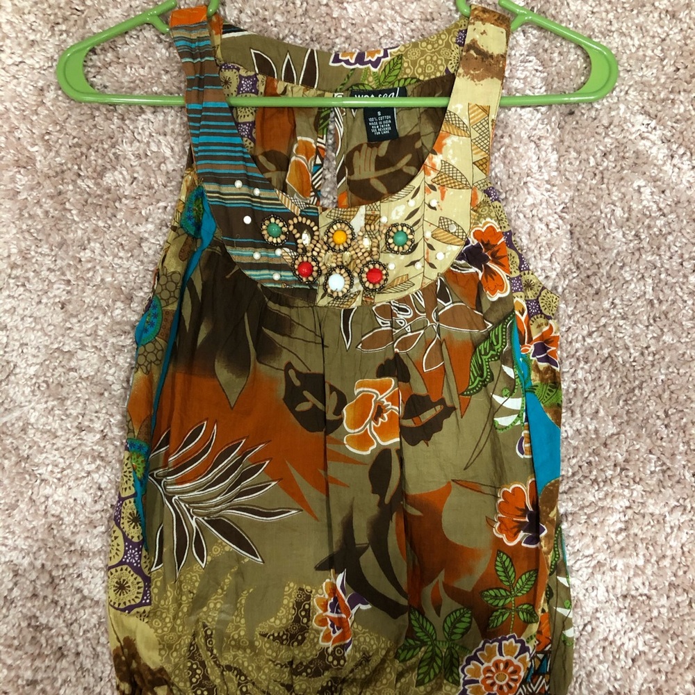 Elastic bottom light weight tank top